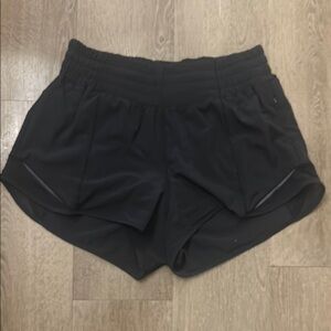 Lululemon Hotty Hot High-Rise Shorts 2.5 in